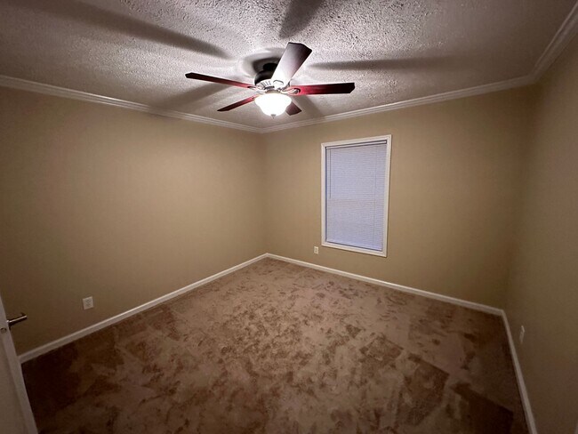 Building Photo - 5 BR, 3.5 BA, 2432sf home on almost 17 acres!