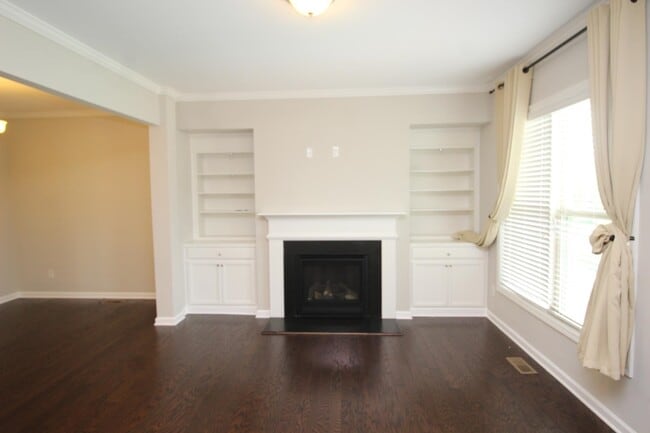 Building Photo - 660 Sunset Dr