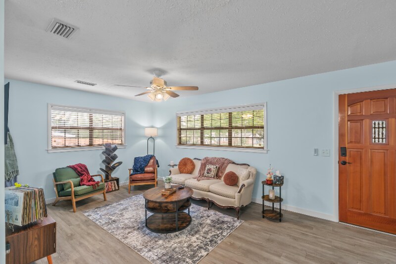 Building Photo - 2003 Roebuck St