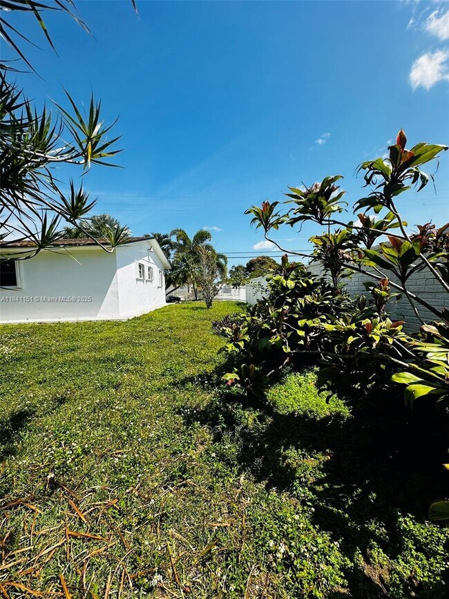 Building Photo - 30120 SW 152nd Ave