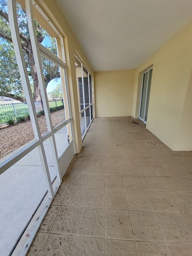 Building Photo - 3 Bedroom / 3 Bathroom - Tidelands