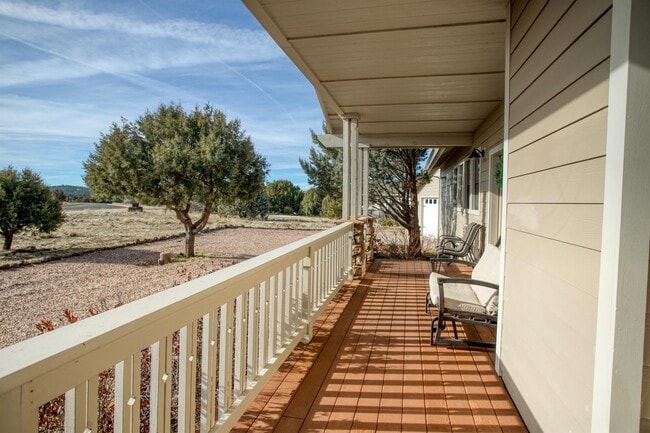 Building Photo - 600 S Ridge Dr