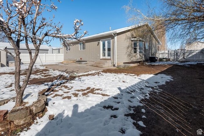 Building Photo - Beautiful Rambler Style Home in Clinton