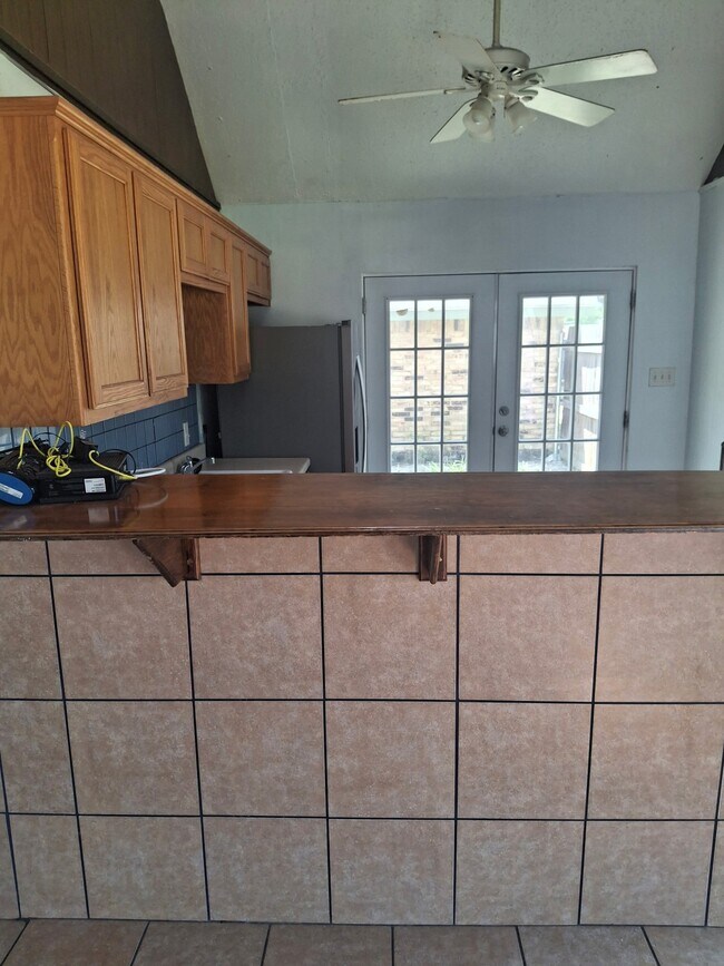 Building Photo - 2300 Live Oak St