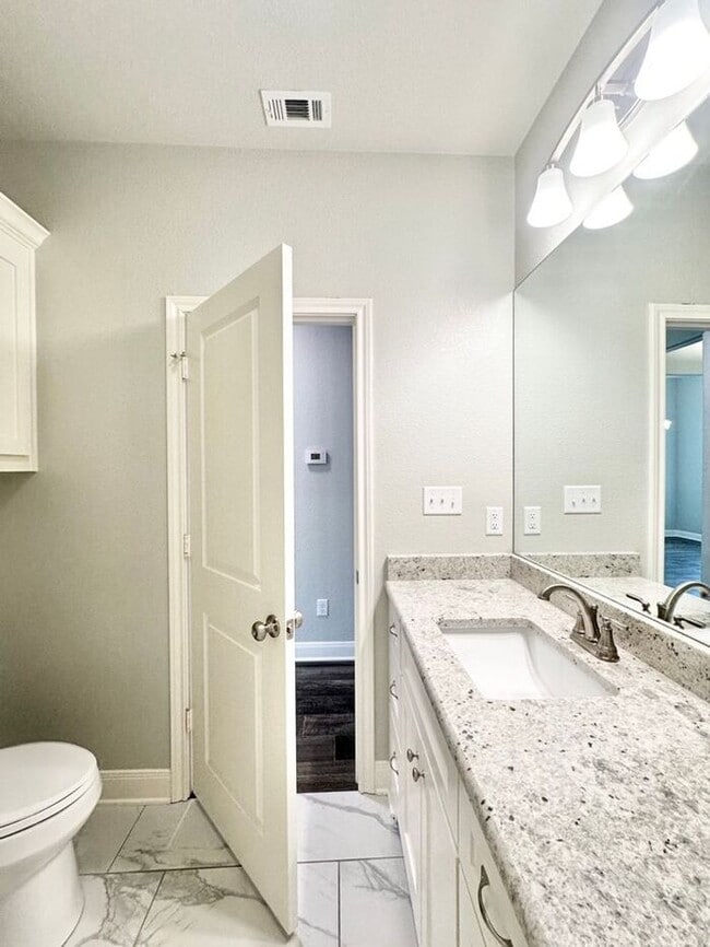 Building Photo - Available Now! Stunning 3 Bedroom 2 Bath i...