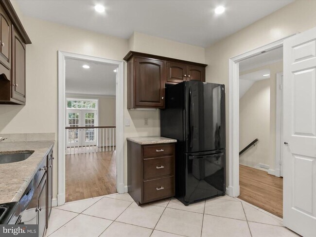 Building Photo - 4424 Westover Pl NW