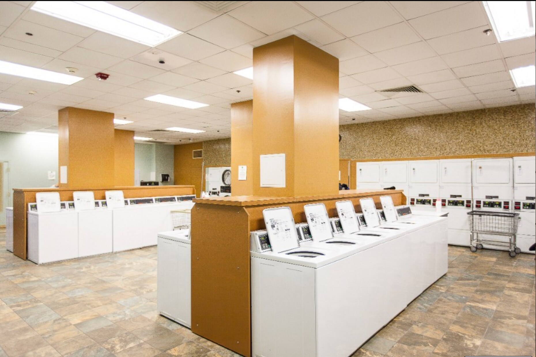 Building Photo - 211 E Ohio St