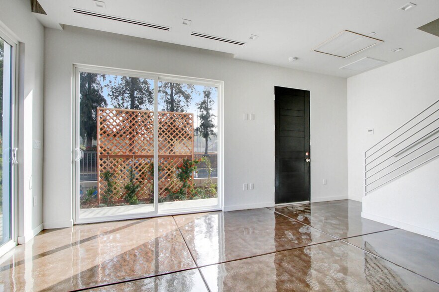 Building Photo - 5407 Huntington Dr N
