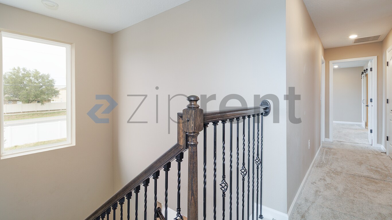 Building Photo - 1709 Hilltop Dr