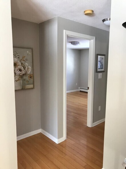 Building Photo - 1 Town House Ln