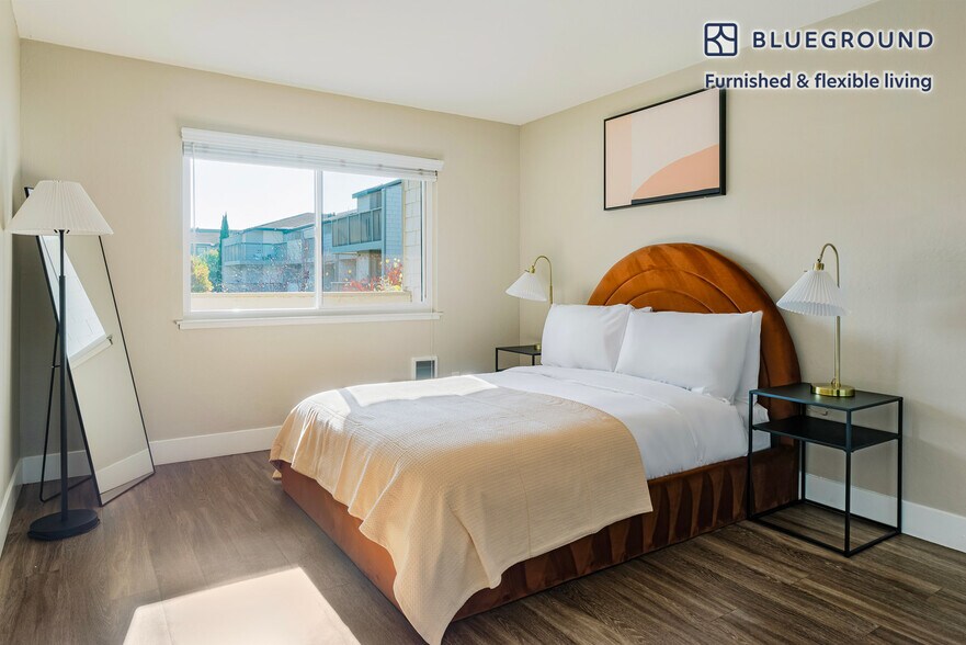 Building Photo - 644 Edgewater Blvd