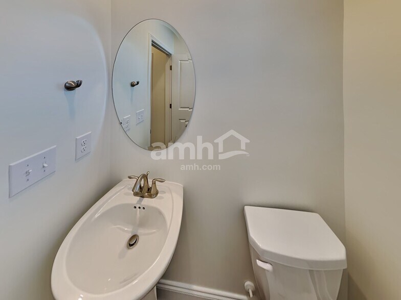 Building Photo - 103 Marin Dr