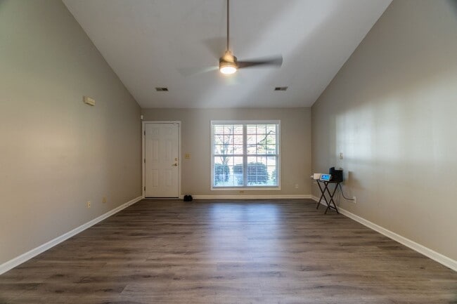 Building Photo - Beautiful 3 Bed 2 Bath home located in Greensboro!