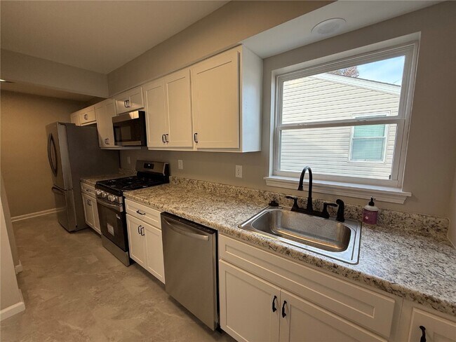 Building Photo - 7128 Yates St