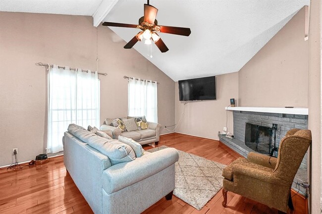 Building Photo - 8829 Carousel Ln