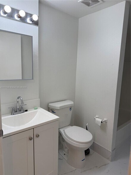 Building Photo - 3221 Sabal Palm Mnr