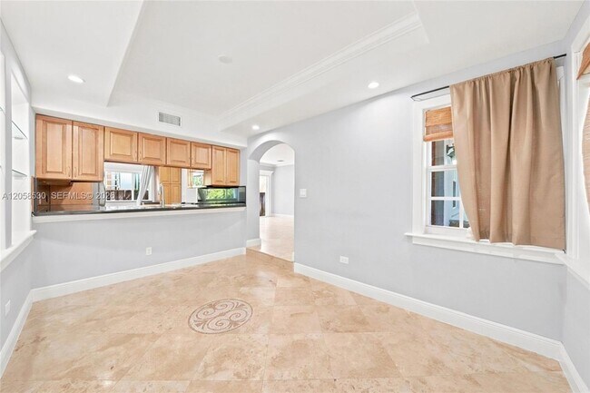 Building Photo - 2301 Tequesta Ln