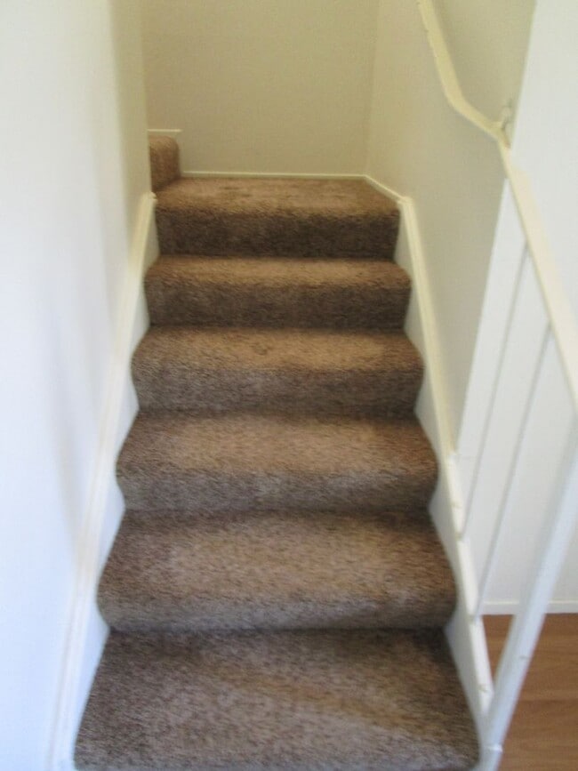 Building Photo - 404 Coot Ln