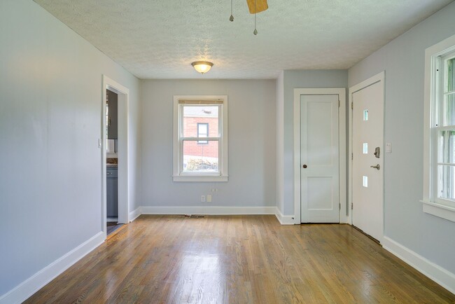 Building Photo - 3 bed 1 bath on Knob Creek Rd. near Johnso...