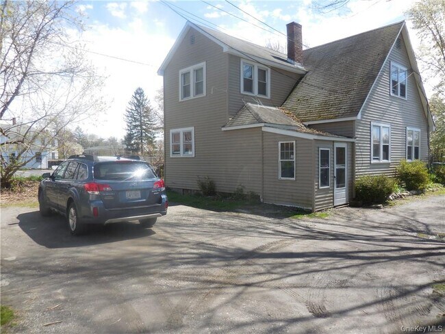 Building Photo - 10 Edmunds Ln