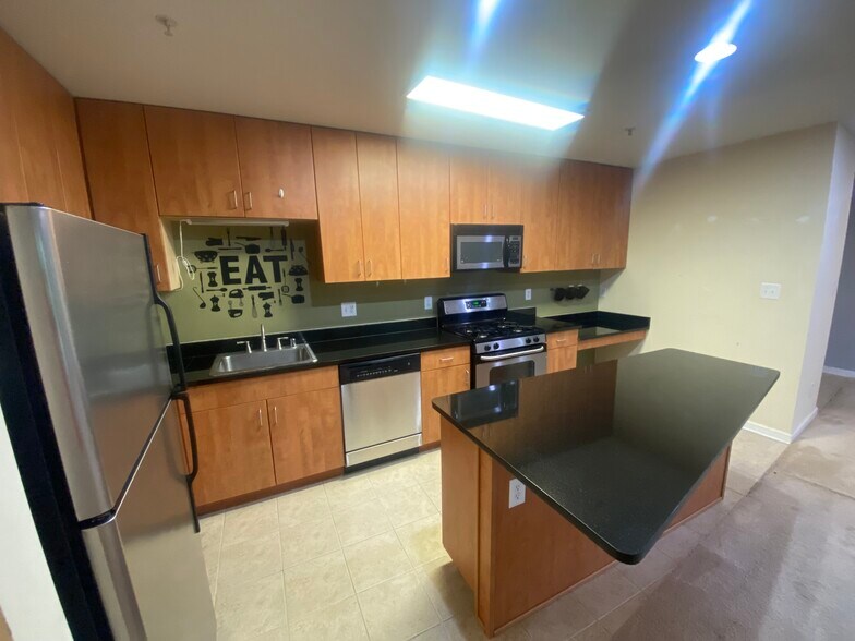 Building Photo - 1101 Primrose Rd