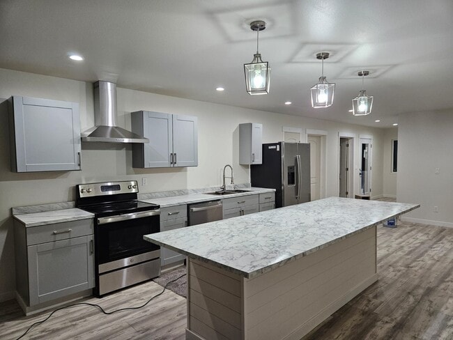 Building Photo - 38405 Woody Cir