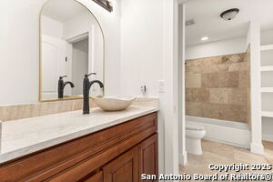 Building Photo - 417 E Hildebrand Ave