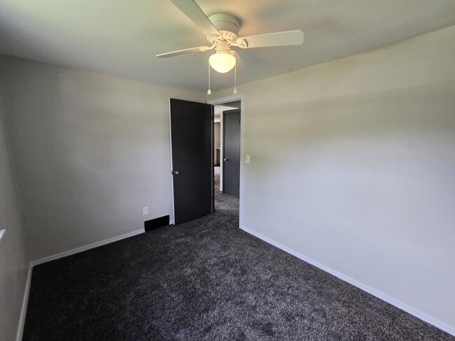 Building Photo - 1270 E 348th St