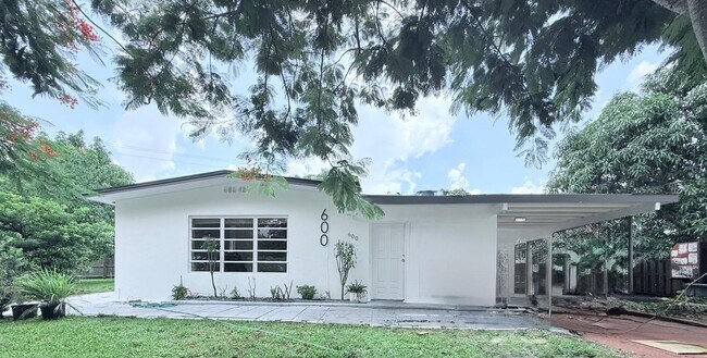 Primary Photo - 600 NE 44th St