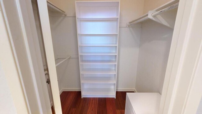 Building Photo - 7254 Shoreline Dr