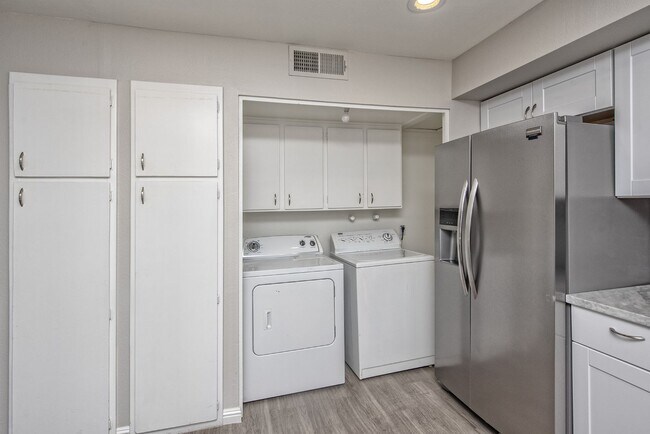 Building Photo - 6841 E Osborn Rd