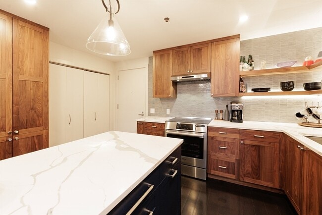 Building Photo - 29 Otis St