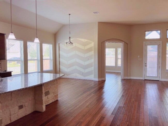Building Photo - 26726 Grey Peregrine Dr