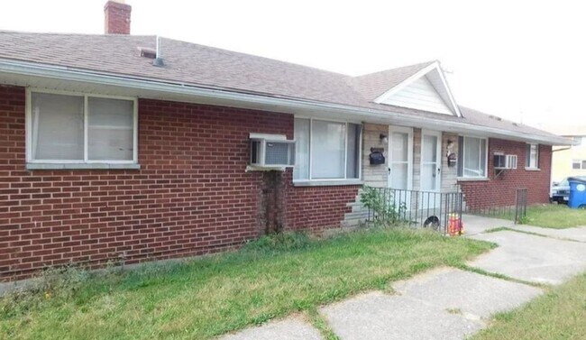 Primary Photo - 1604-1606 Radio Rd