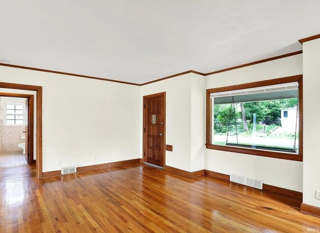 Building Photo - 916 E Maxwell Ln