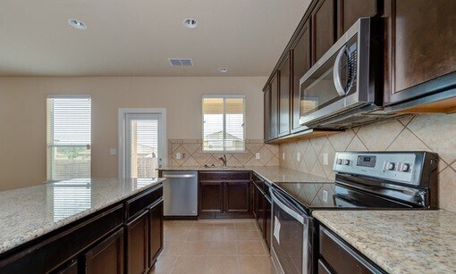 Building Photo - COMAL ISD, 2600+ sq ft, Ridge of Silverado...