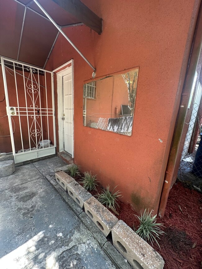 Building Photo - 1240 NE 148th St