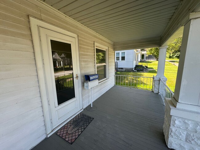 Building Photo - Updated 2 Bedroom Home in Moline | Fenced Yard | Central Air | Dishwasher