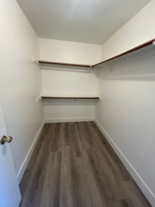 Building Photo - 3 Bedroom 2 Bathroom Home in Tulare!