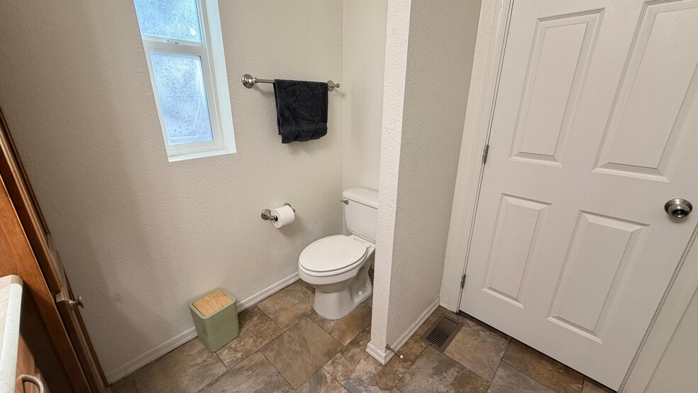 Master Bath - 1001 E Owens