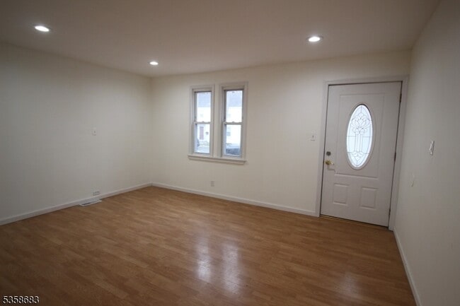Building Photo - 857 Westfield Ave