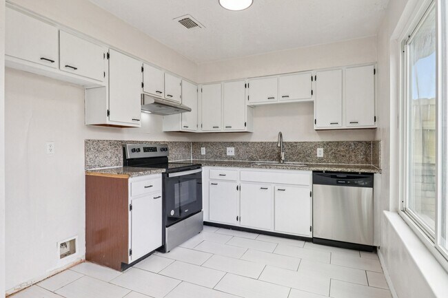 Building Photo - 14067 Towneway Dr
