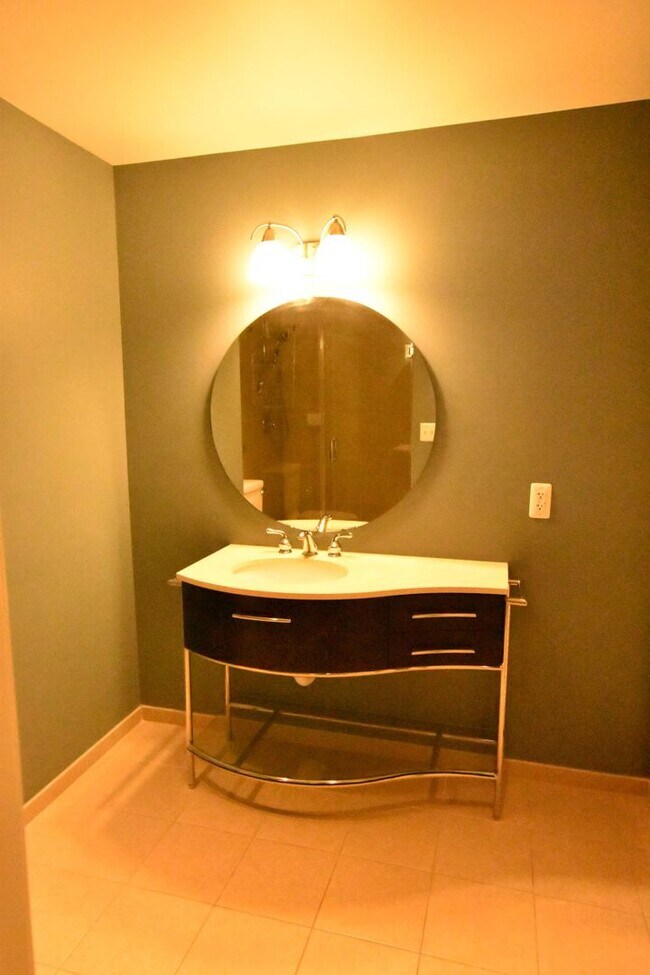 Building Photo - Chic, Contemporary 1 BD 1.5 BA Condo in the Mount Pleasant neighborhood of NW DC!!