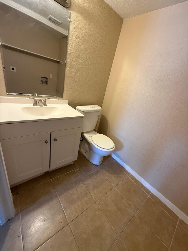 Building Photo - 8000 Winsford Dr