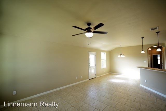 Building Photo - 1206 Vanguard Ln