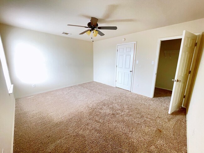 bedroom 4 walk in closet - 577 Quarter Ave