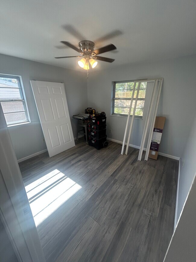 Building Photo - 831 Tilbury Dr