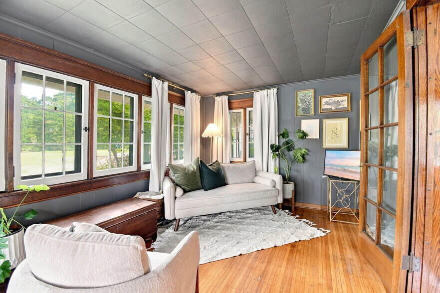 Building Photo - 434 Parkside Ave