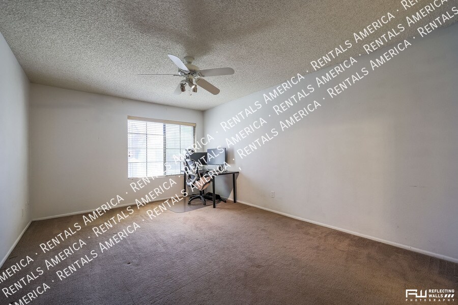 Building Photo - 925 N College Ave