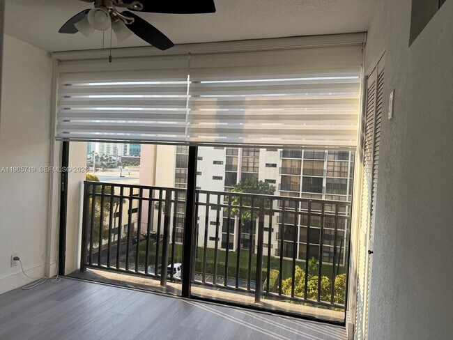 Building Photo - 17021 N Bay Rd